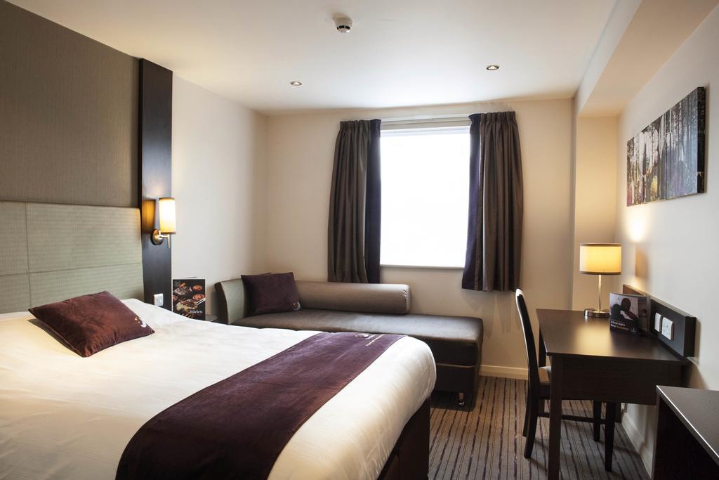Premier Inn York North Екстер'єр фото